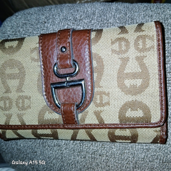π Etienne Aigner Signature Wallet π - Picture 1 of 14